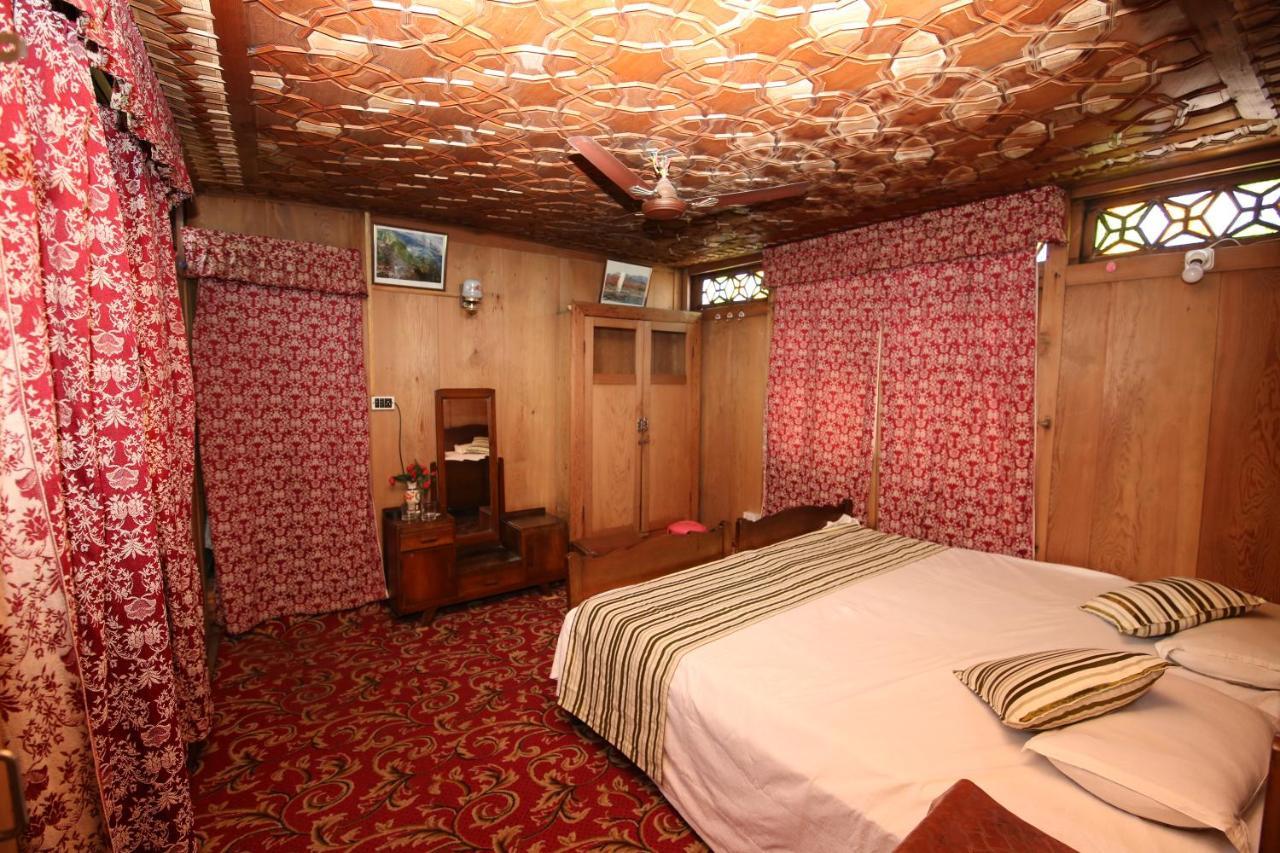 The Shelter Group Of Houseboats & Tour Organiser Srīnagar Exterior foto