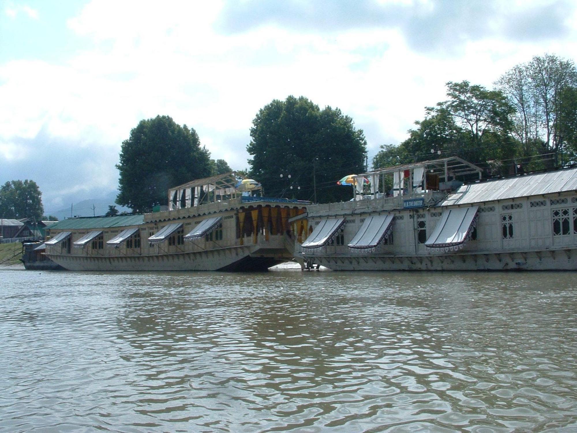 The Shelter Group Of Houseboats & Tour Organiser Srīnagar Exterior foto